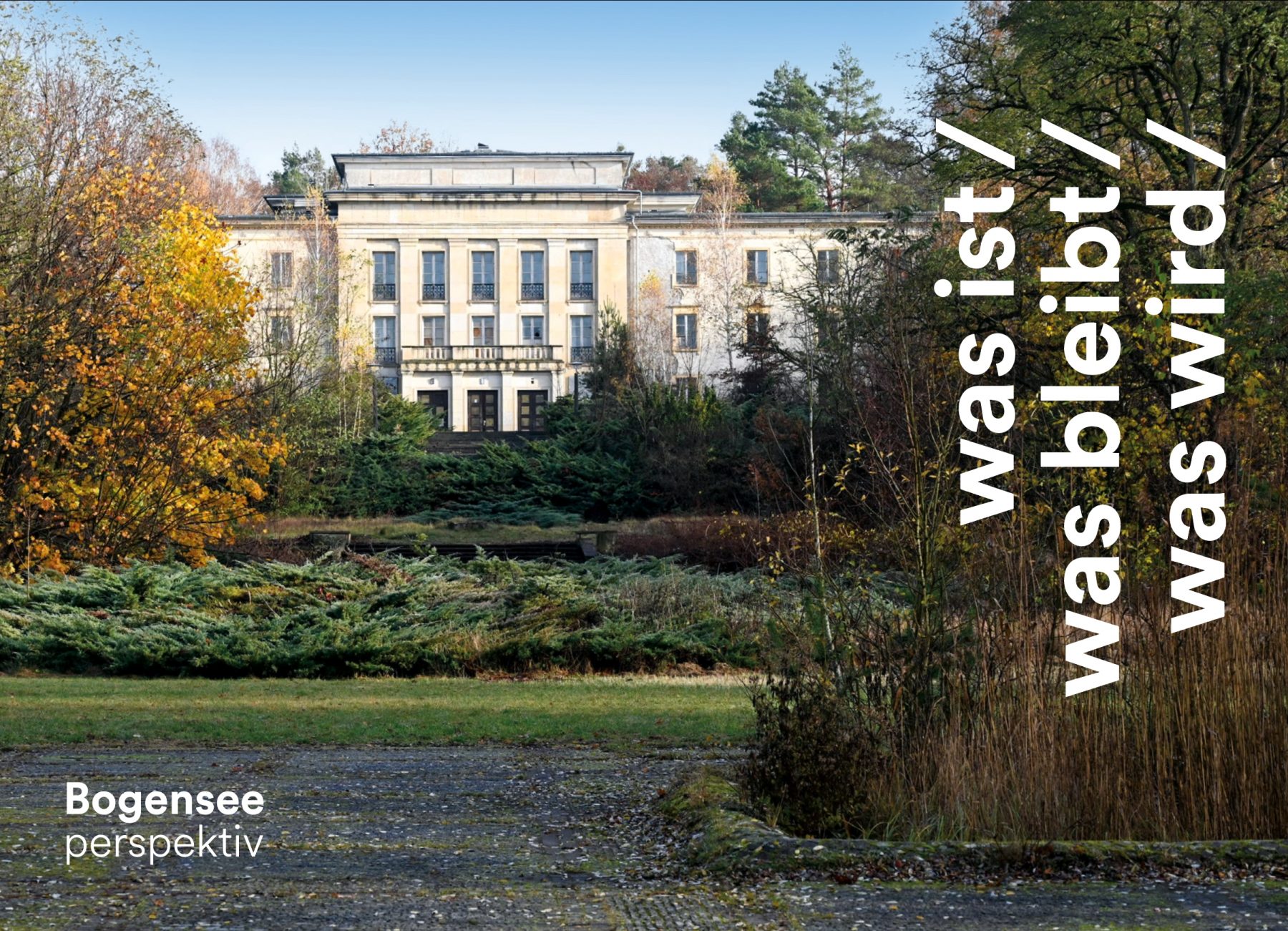 Blick über das Areal auf den Eingang des Lektionsgebäudes