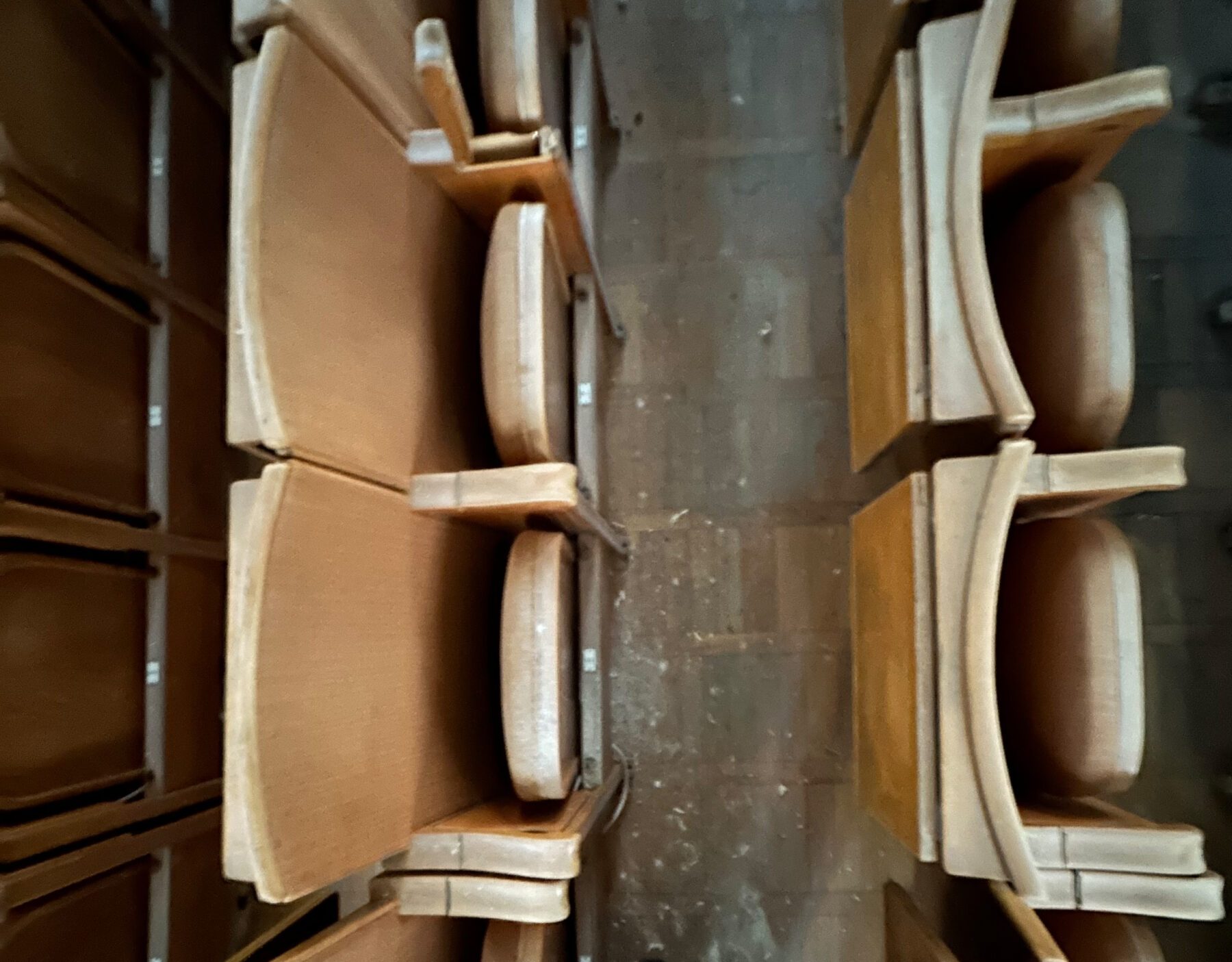 Detail Sitzreihe Lektionssaal